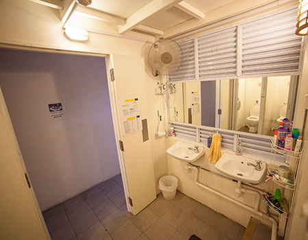 where-to-stay-in-singapore Toilet 1