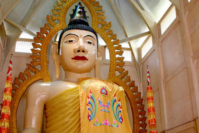 where-to-stay-in-singapore Sakya-Muni-Buddha-Gaya-Temple 2